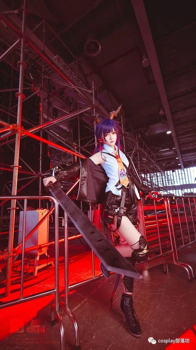 cos:明日方舟-场照上帅气的陈sir