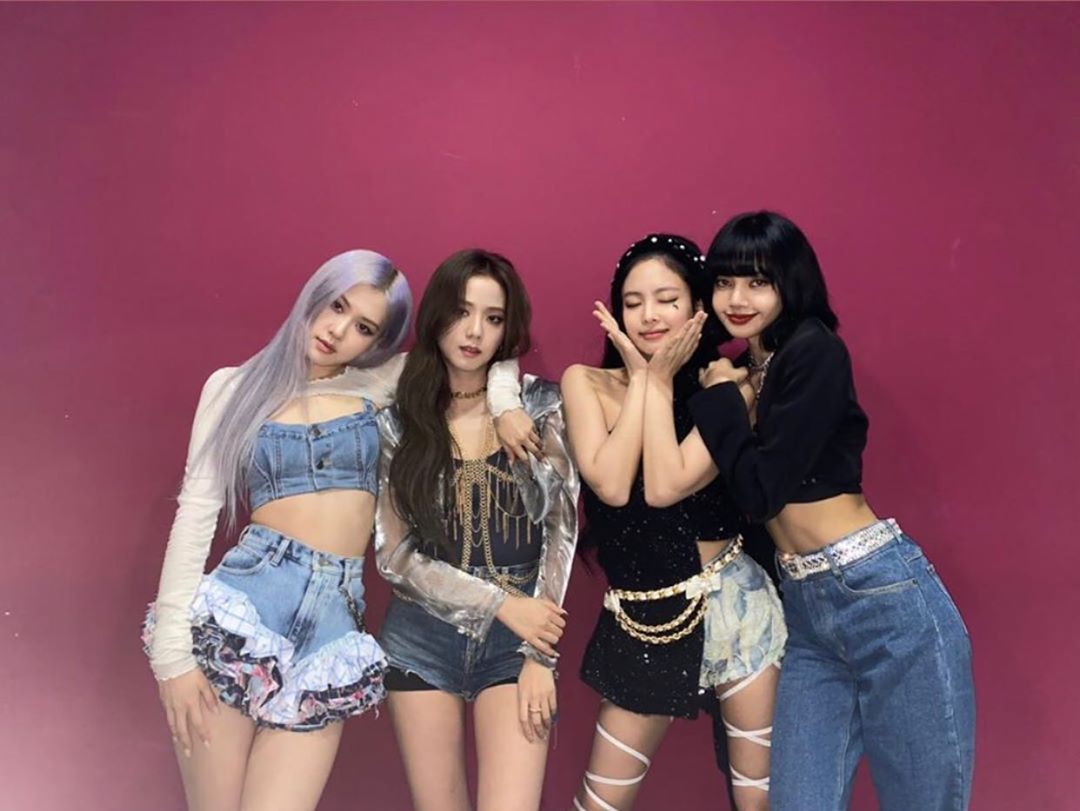 blackpink舞台秀,jennie绝美热舞秀直角肩,膝盖引粉丝
