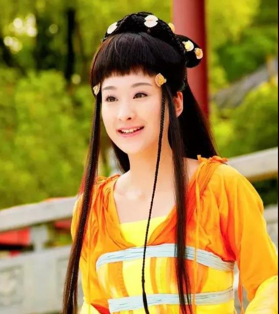 还记得《天天有喜》的白梅瑛吗?新剧中大胆露额头,有"