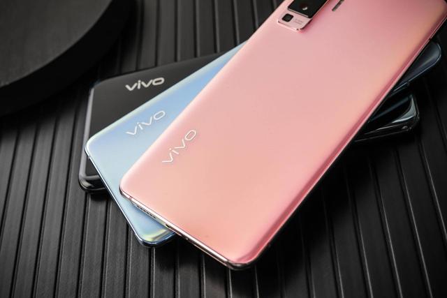 最薄5g手机诞生!vivo x50颜值炸裂,手感极好,为精致而