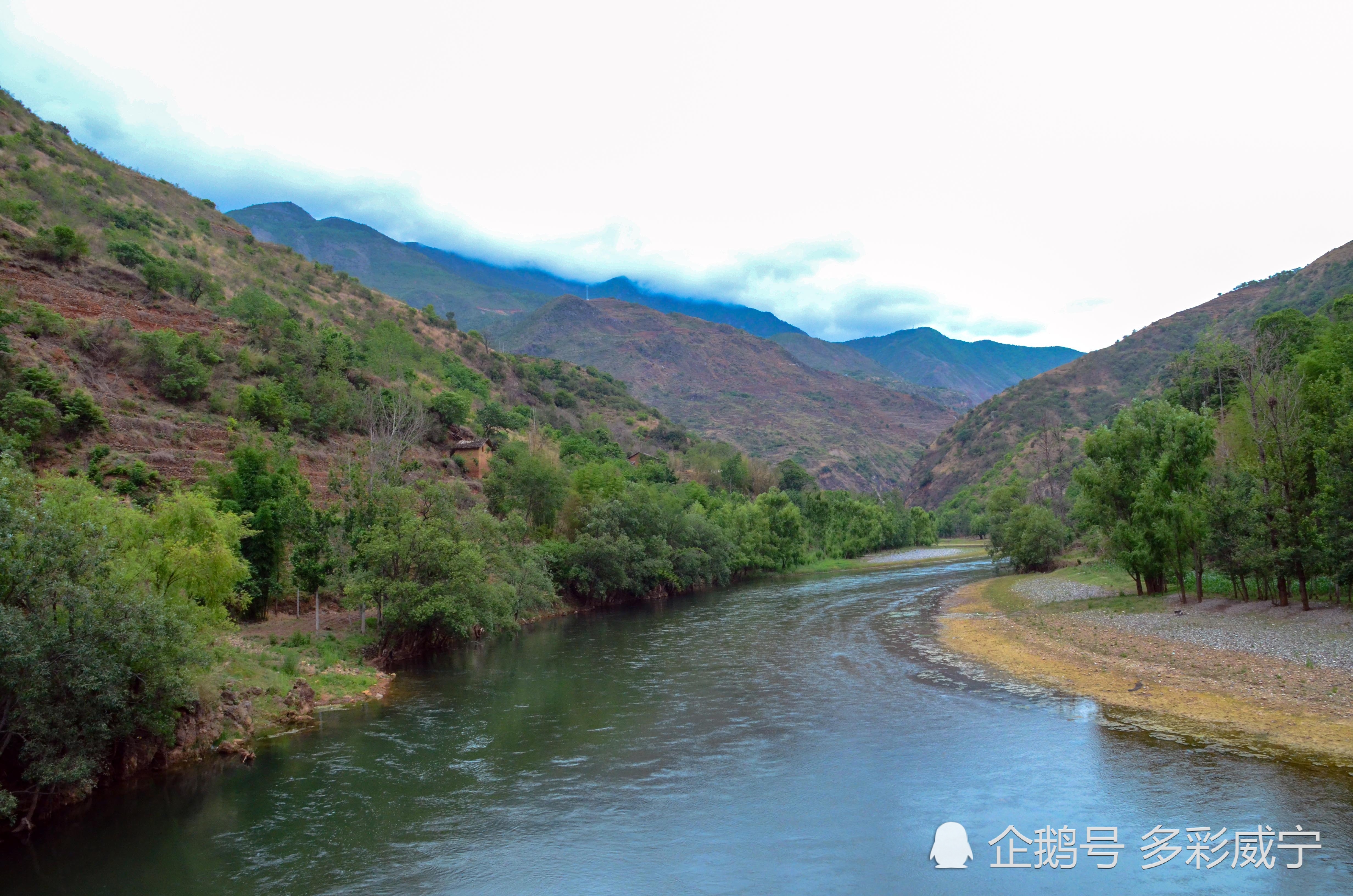 组图:夏季牛栏江,威宁岔河段