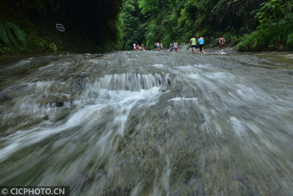 四川内江:威远石板河 夏日享清凉