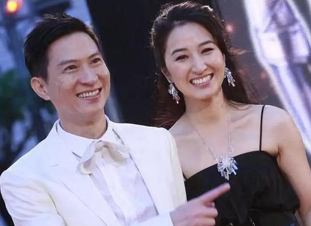 现在这个社会,多的是凤凰男,但是有些凤凰男成名之后,反而会反哺老婆