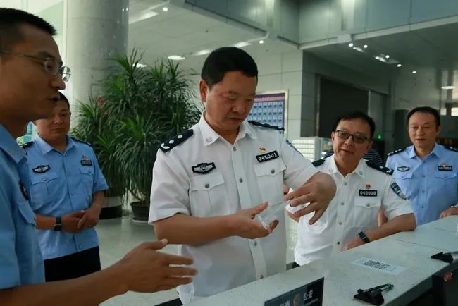 张尧贵同志到交警支队调研指导公安交管工作