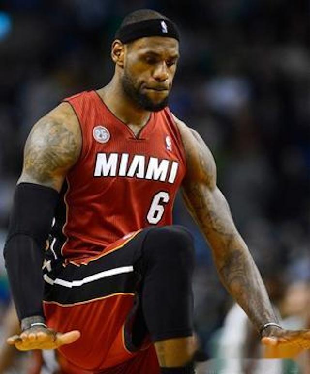 nba球员嚣张庆祝动作!詹姆斯霸王步,乔丹摊手被众星模仿