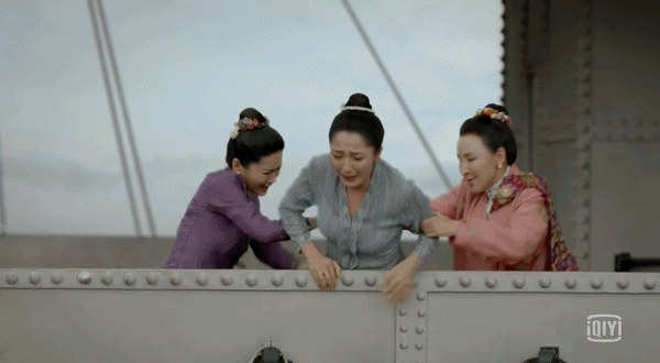 今年第一虐,忍不住想给《小娘惹》里的肖燕颁奖