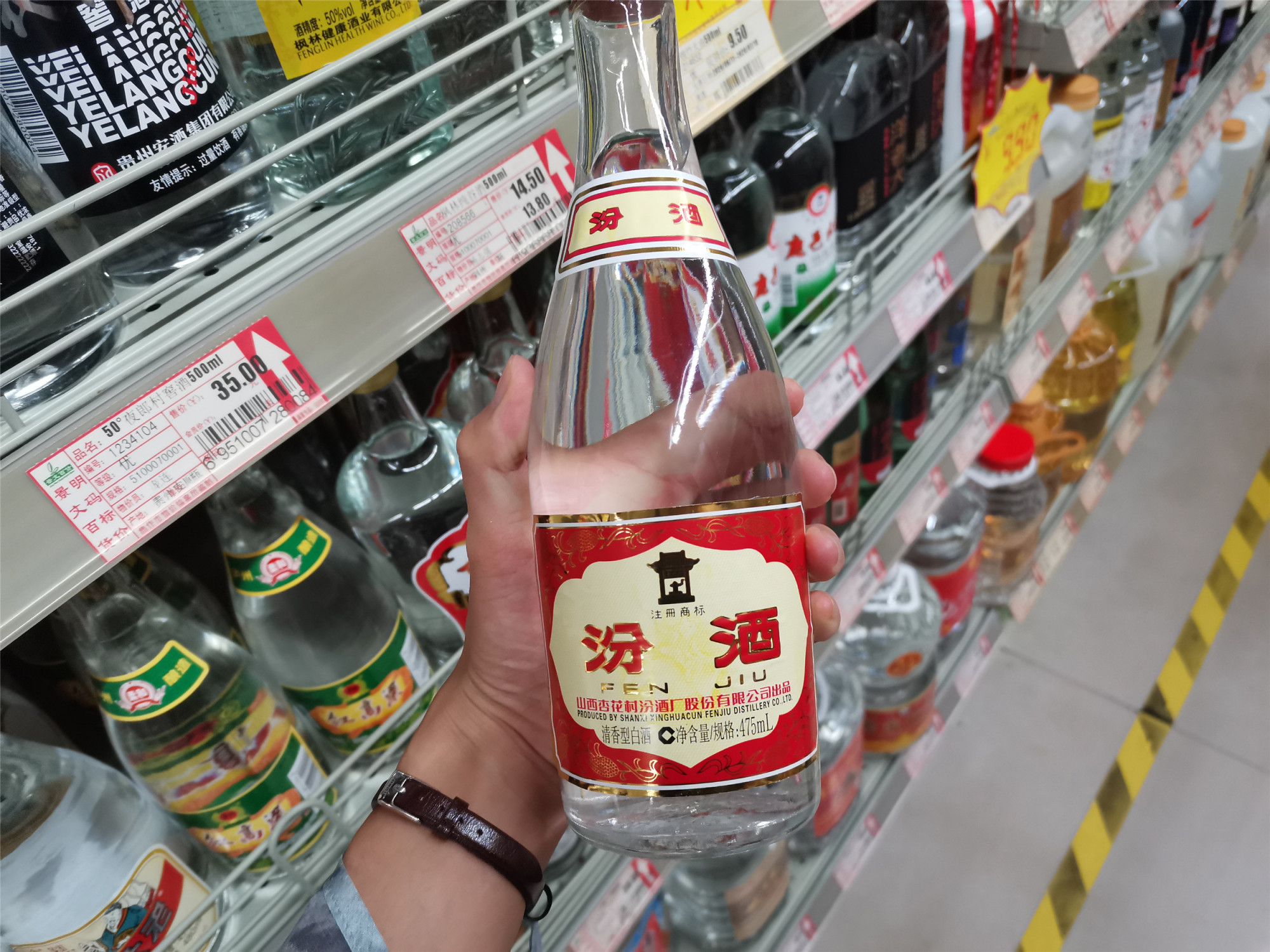 不管白酒还是啤酒,看清楚酒瓶上这行字,远离劣酒喝好酒