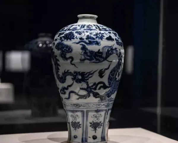 中国瓷器审美的一次重大转向:赏国博展出的元青花瓷器