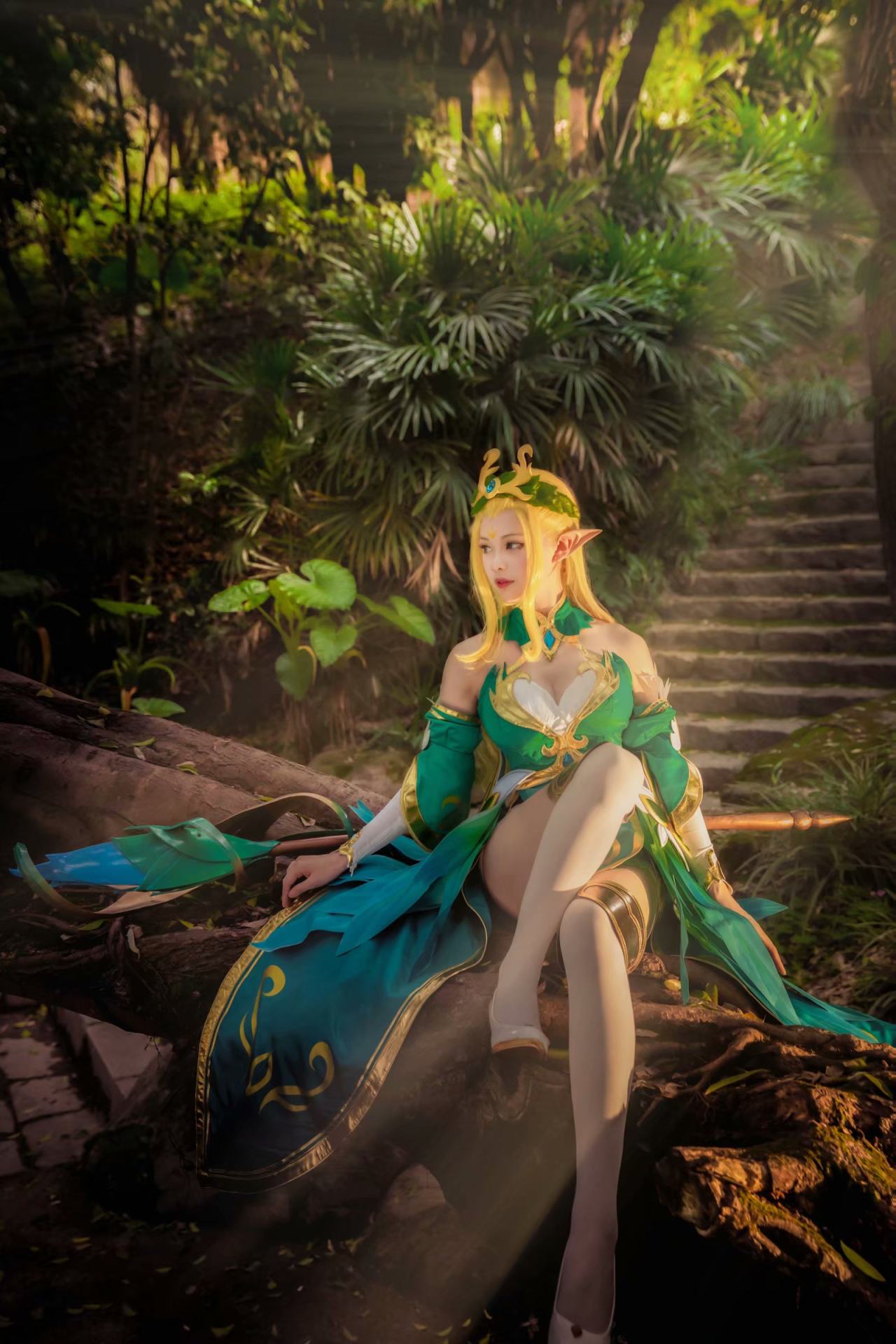精灵cosplay,腐团儿cos美杜莎 王者荣耀王昭君cosplay 树林间的精灵
