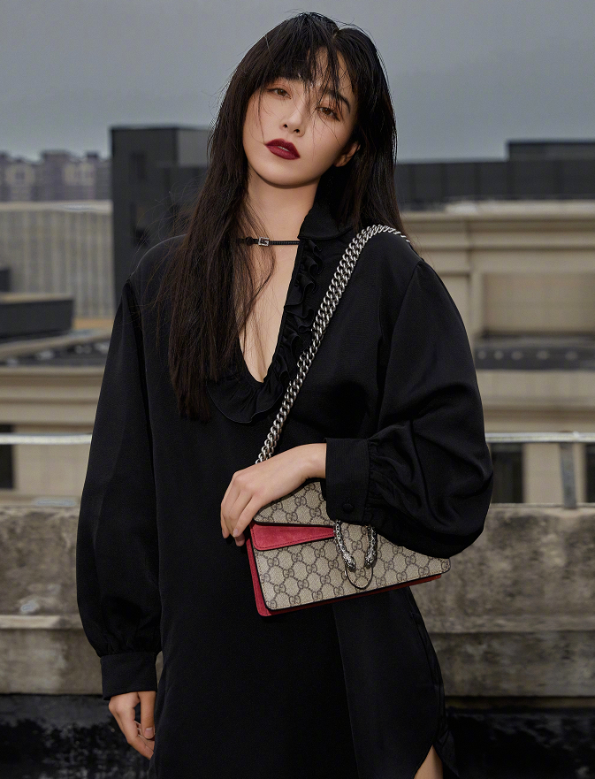 阚清子换发型堪比"整容",留长发像个韩式美女,真的曾是校花?