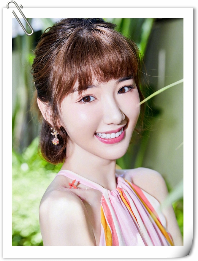 毛晓彤的笑容太治愈了,爱笑的女孩运气不会差