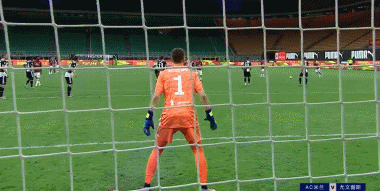 出场阵容 尤文图斯(4-3-3): 门将:1-什琴斯尼 后卫:16-夸德拉多(77