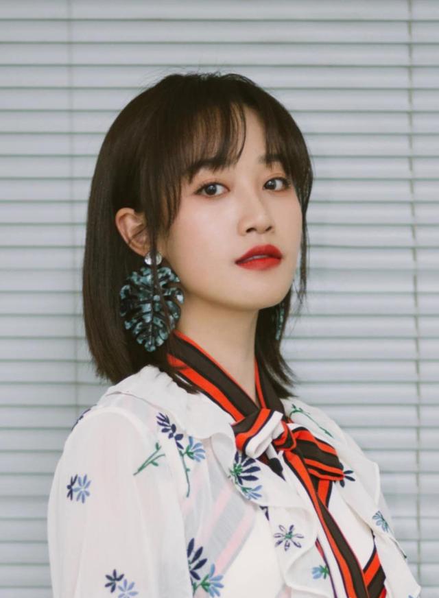 比起蓝盈莹的"野心",她的御姐穿搭更是迷倒路人粉,又飒又美!