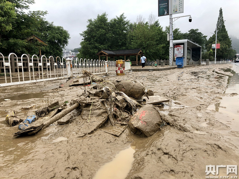 【来自抗洪一线的报道】洪水退去 安徽歙县启动城区大