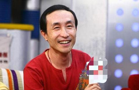 62岁巩汉林近况曝光!瘦到皮包骨尽显老态,34岁儿子不像爹