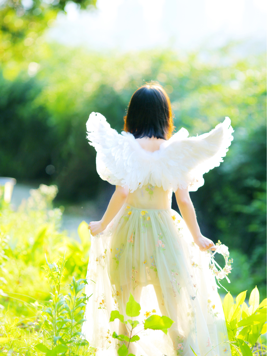 丛林里的小天使,这个翅膀估计飞不起来吧?