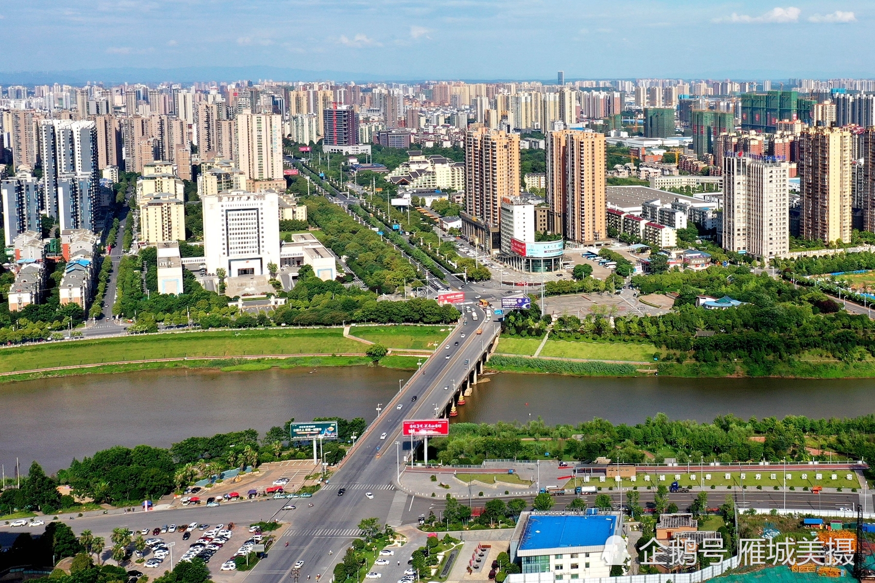 航拍衡阳:蒸水流经衡阳市区第一桥——蒸阳大桥,风光如画