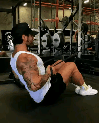 练胸不练背迟早要残废，居家背部训练全面刺激背肌，练出宽厚背肌
