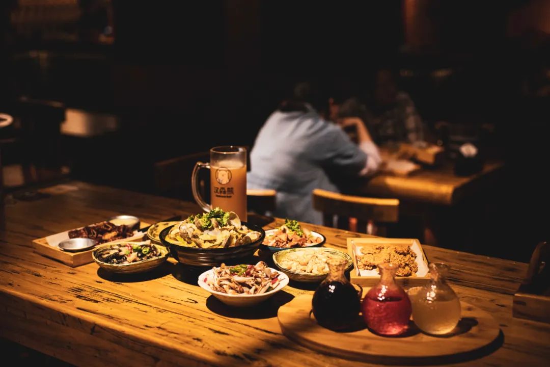 这家深藏不露的啤酒屋,竟如此美味!迷醉在深夜食堂