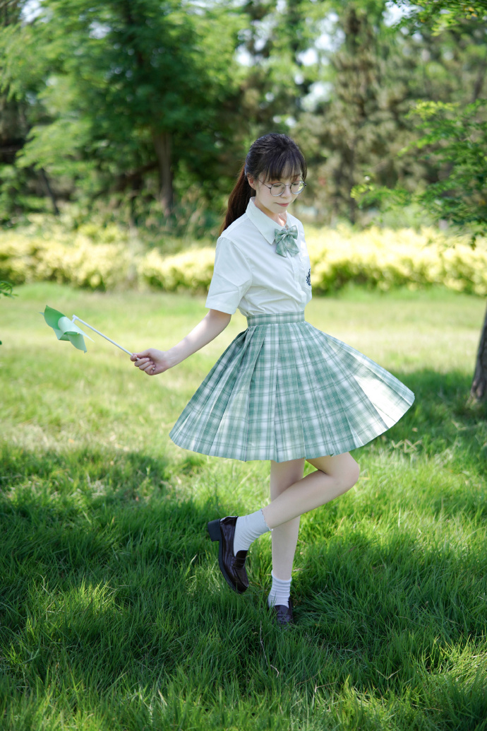 jk少女,一条像诗经一样文艺又像夏天一样清新的绿格!