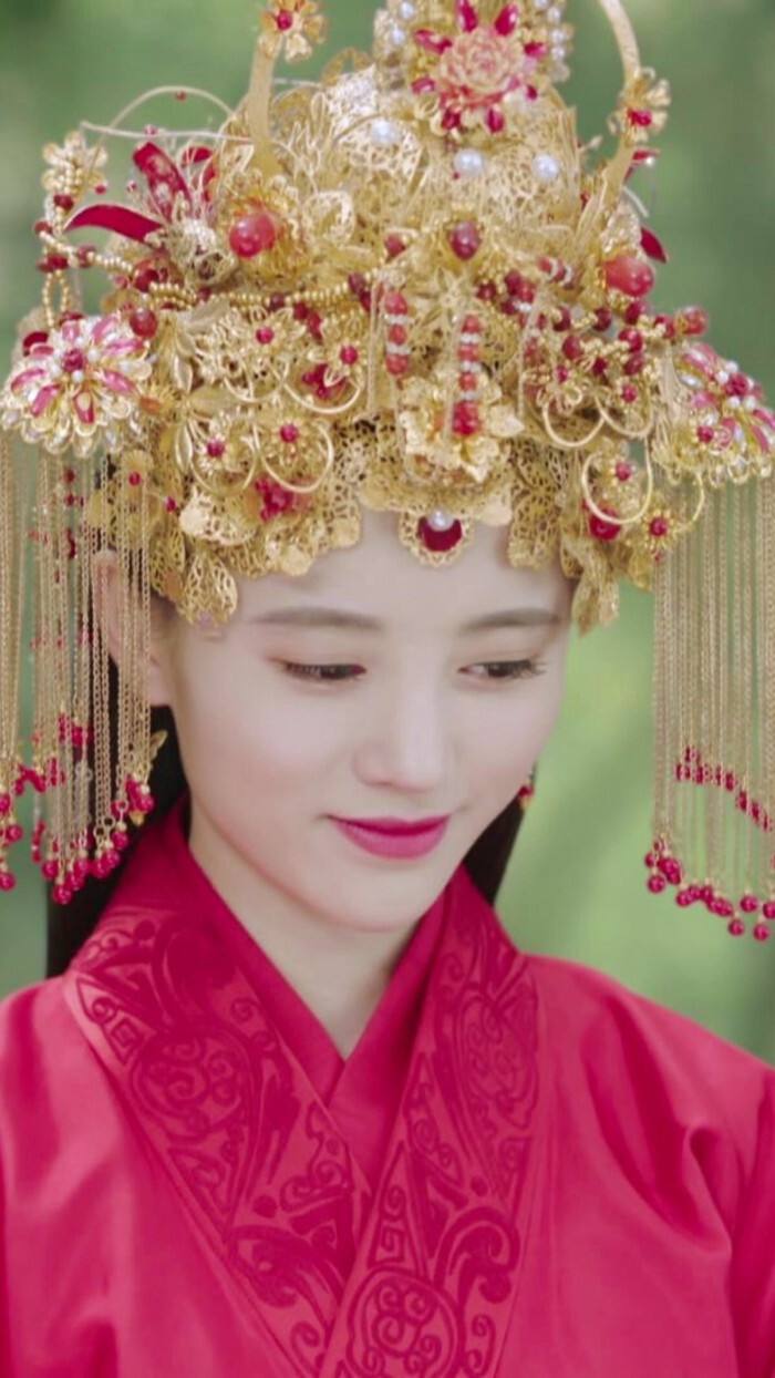 《轩辕剑之汉之云》中的兰茵,大红喜袍造型真的绝美.