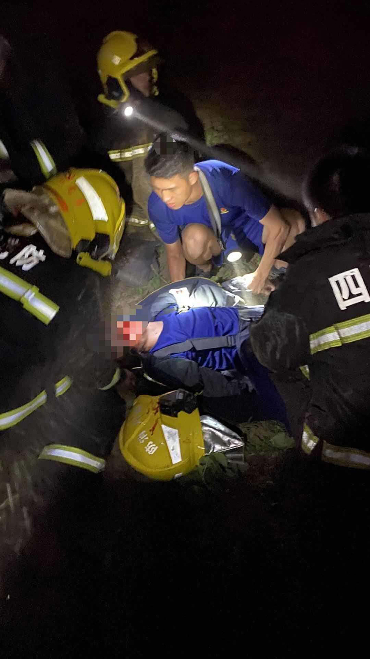 四川广汉一鞭炮厂发生爆燃,已造成两位消防人员受伤