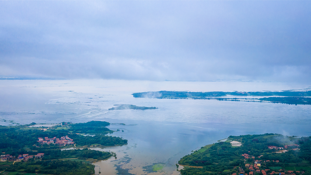 湖北鄂州:航拍雨后初霁梁子湖如诗如画