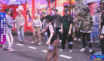 街舞王一博一句话暴露自己是内行舞者认可赞不绝口直接即兴太会带气氛