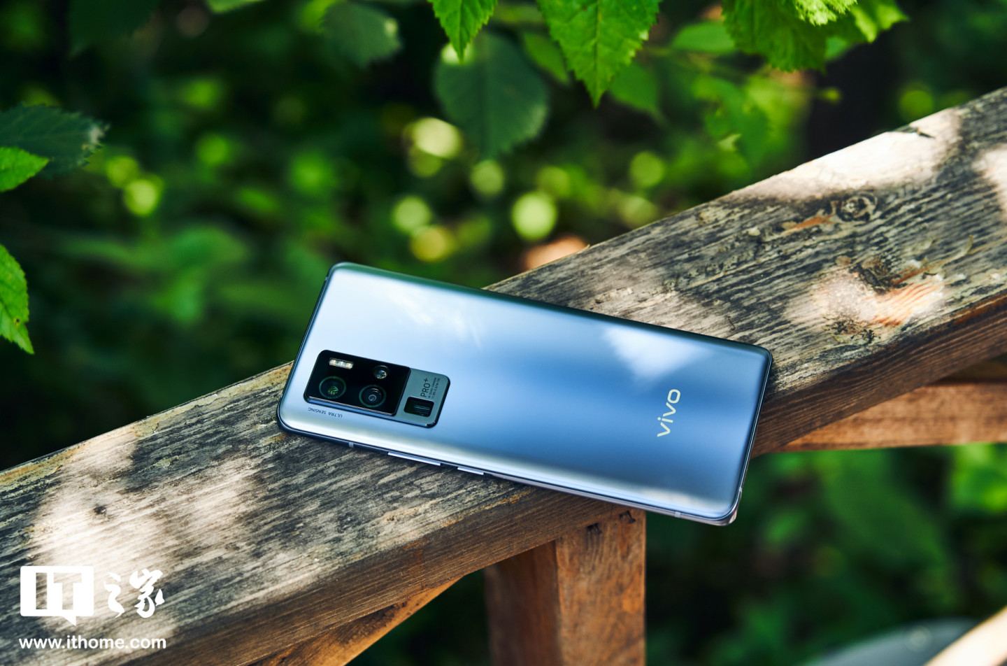 vivox50pro内置壁纸,华为mate40高清壁纸 vivo x50 pro 引力配色图赏:超大杯的专业影像旗舰