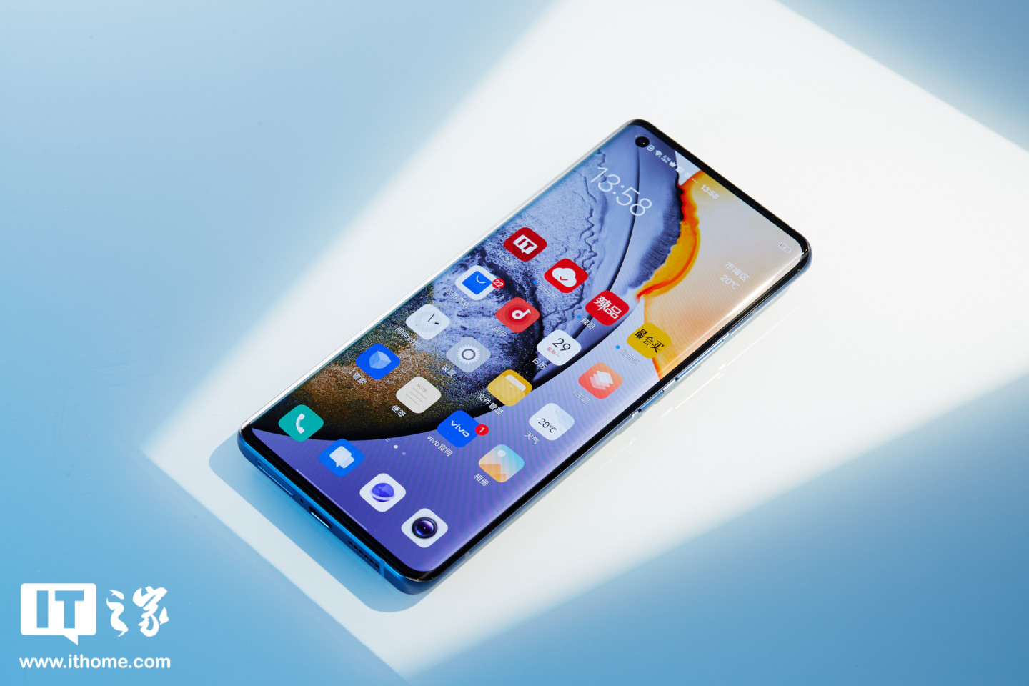 vivox50pro内置壁纸,华为mate40高清壁纸 vivo x50 pro 引力配色图赏:超大杯的专业影像旗舰