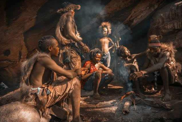 非洲"神奇"原始部落,认为穿衣服不吉祥,娶处子为妻却遭笑话