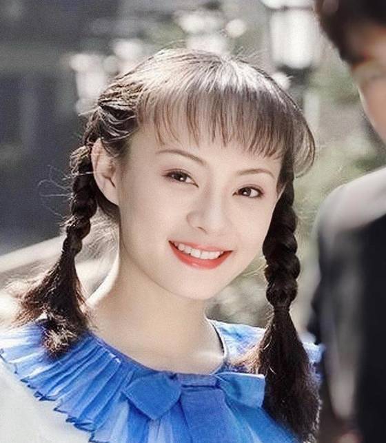 岁月对孙俪做啥了?年轻时民国装如水般惊艳,如今男相十足很硬朗