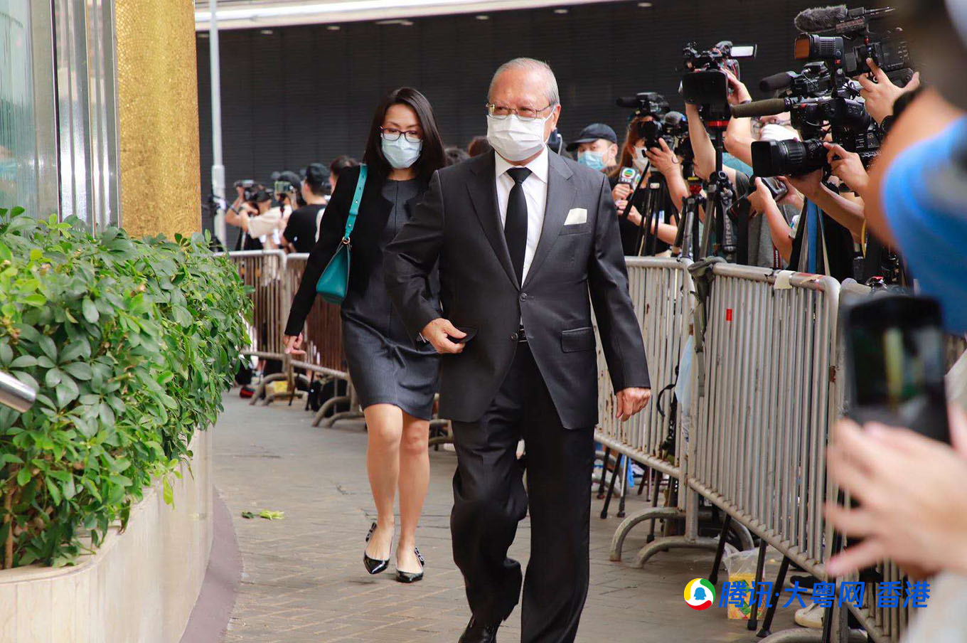 一代名人何鸿燊公祭 赵世曾偕女儿送别故友