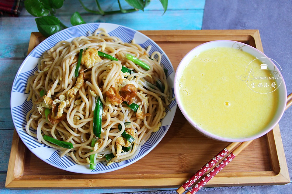 早餐,炒面,绿豆芽鸡蛋炒面,面条吃法,韭菜