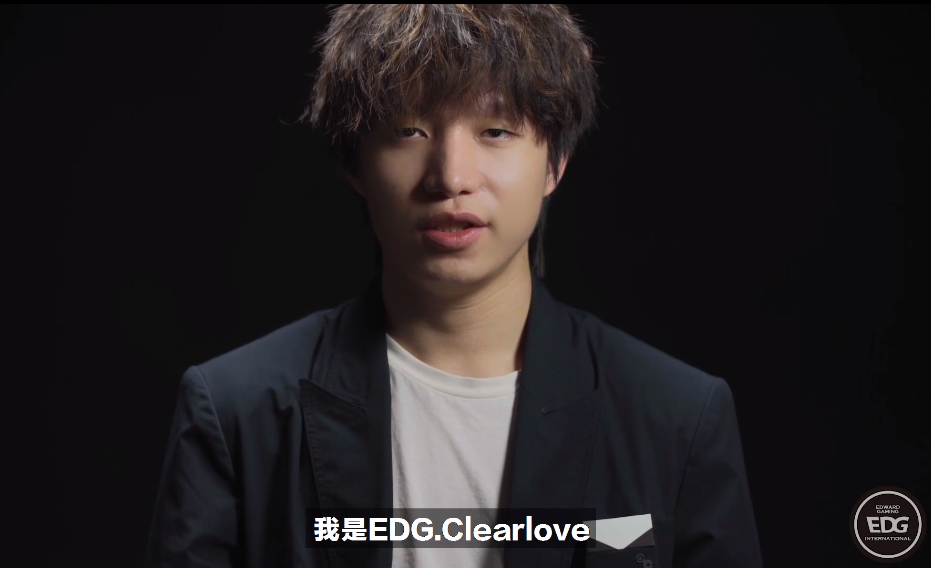 然后开始介绍自己,clearlove,诺导,厂长,七酱,明凯教练,这都是他的