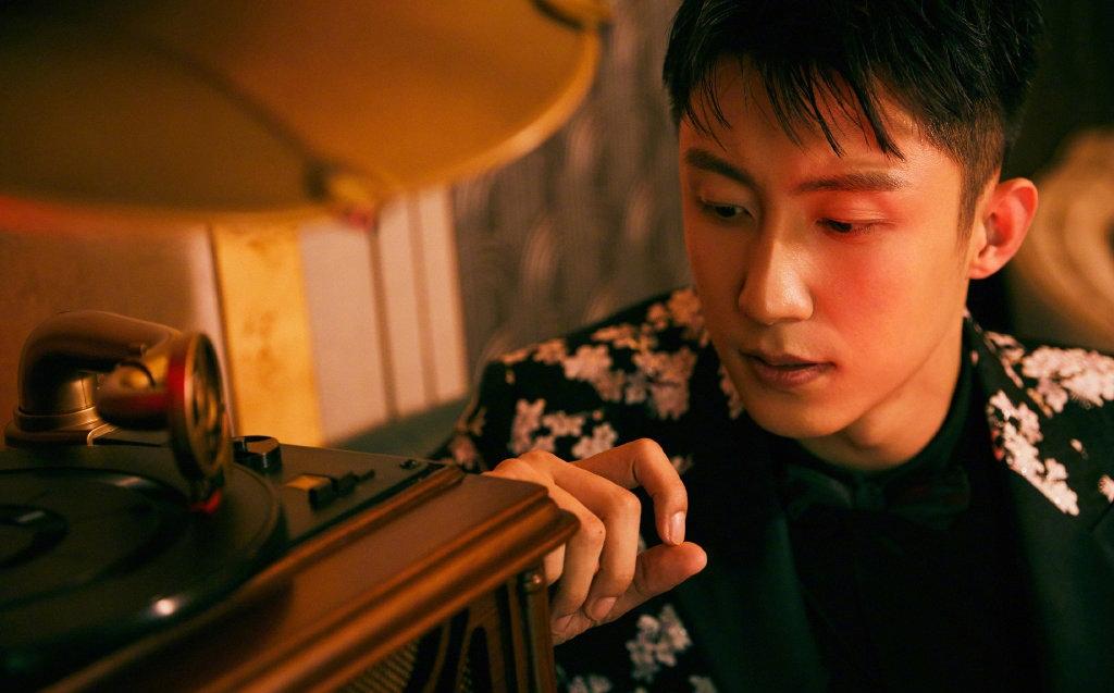 一组型男黄景瑜壁纸,复古摩登又帅气