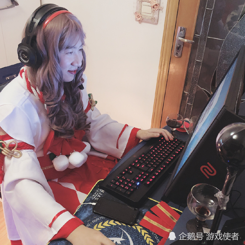 csgo:虎牙ququ变菜只因身体太虚?突然的撒狗粮行动令人猝不及防