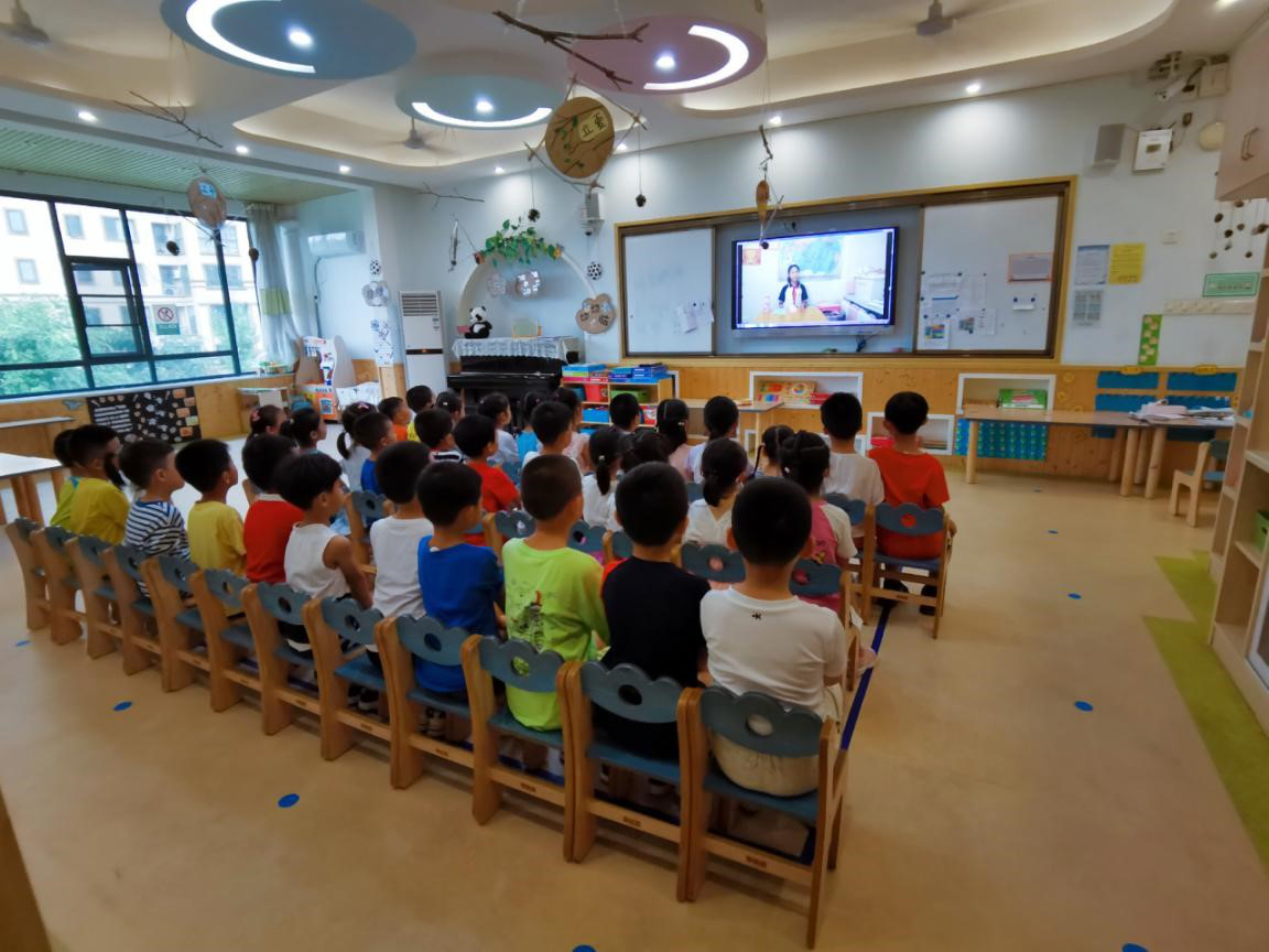 幼儿园大班孩子的特殊毕业体验:"云"参观小学校园