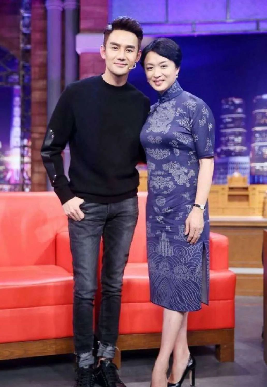 23岁娶妻,28岁变性,38岁嫁老外,如今53岁的金星幸福吗
