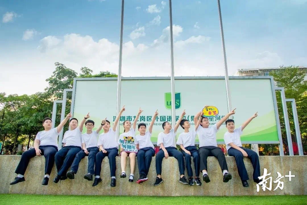 龙岗校园迎来毕业季,校服也能拍出大片