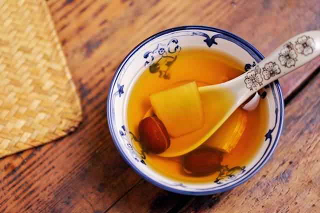 姜枣茶,红枣,生姜,桂圆肉,枸杞,红糖