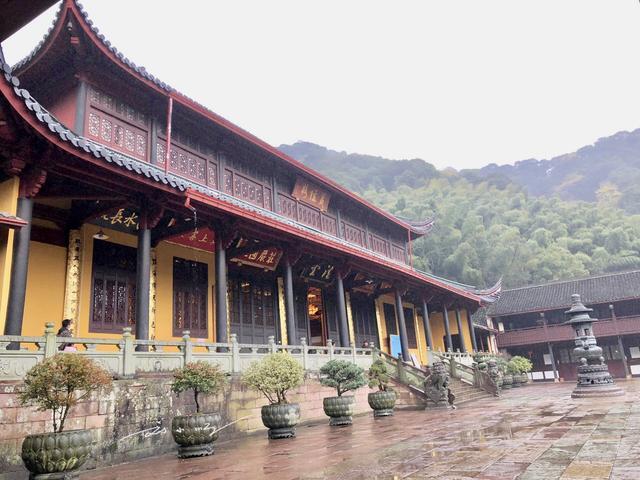 浙江宁波最著名的千年古寺,被奉为日本佛教的祖庭,还不收门票