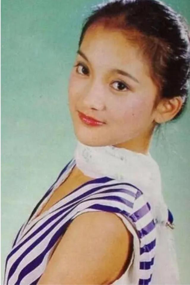 原来周迅小时候就这么好看,怪不得已经40多岁的她还是