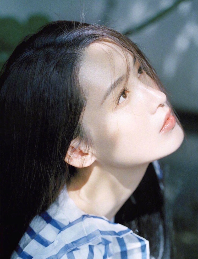 美女影视明星李沁森系户外美图写真
