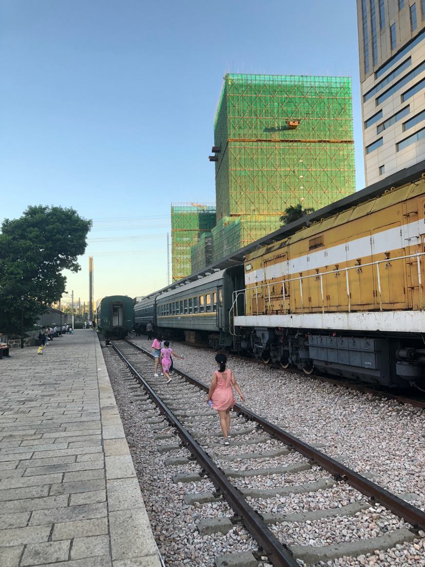 河商业街1号附近(深业进元大厦旁) 交通:深圳地铁3号线草埔站d3出口