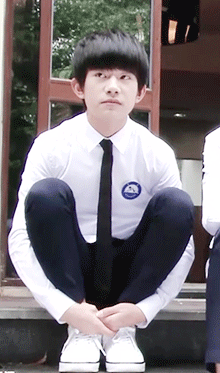 【易烊千玺】转眼间,tfboys也已经出道了7年了,曾经的小小少年也逐渐
