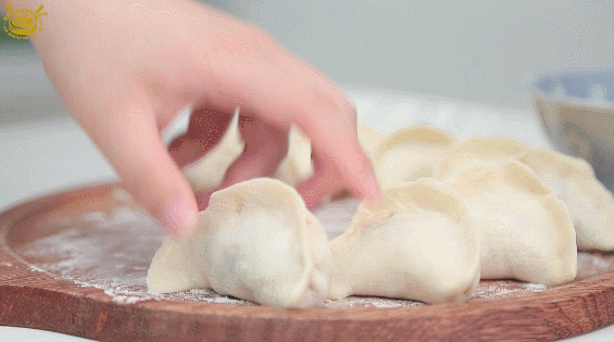 今日头伏,该吃饺子了!煮饺子有技巧,保证个个不破皮!