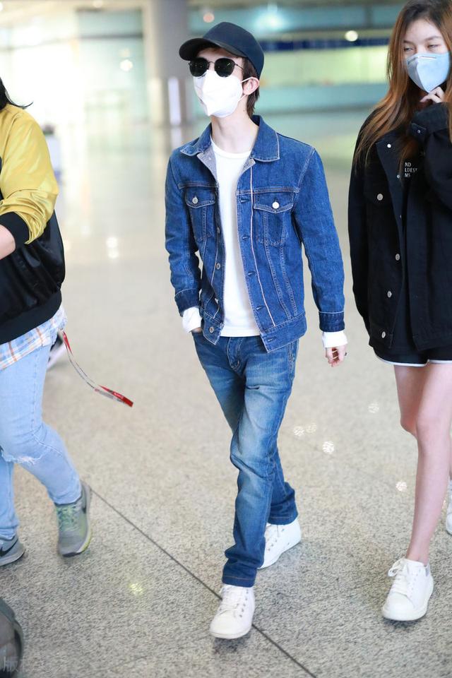 郭敬明到底有多高?衬衫也穿出大衣效果,造型色调倒是很有看点