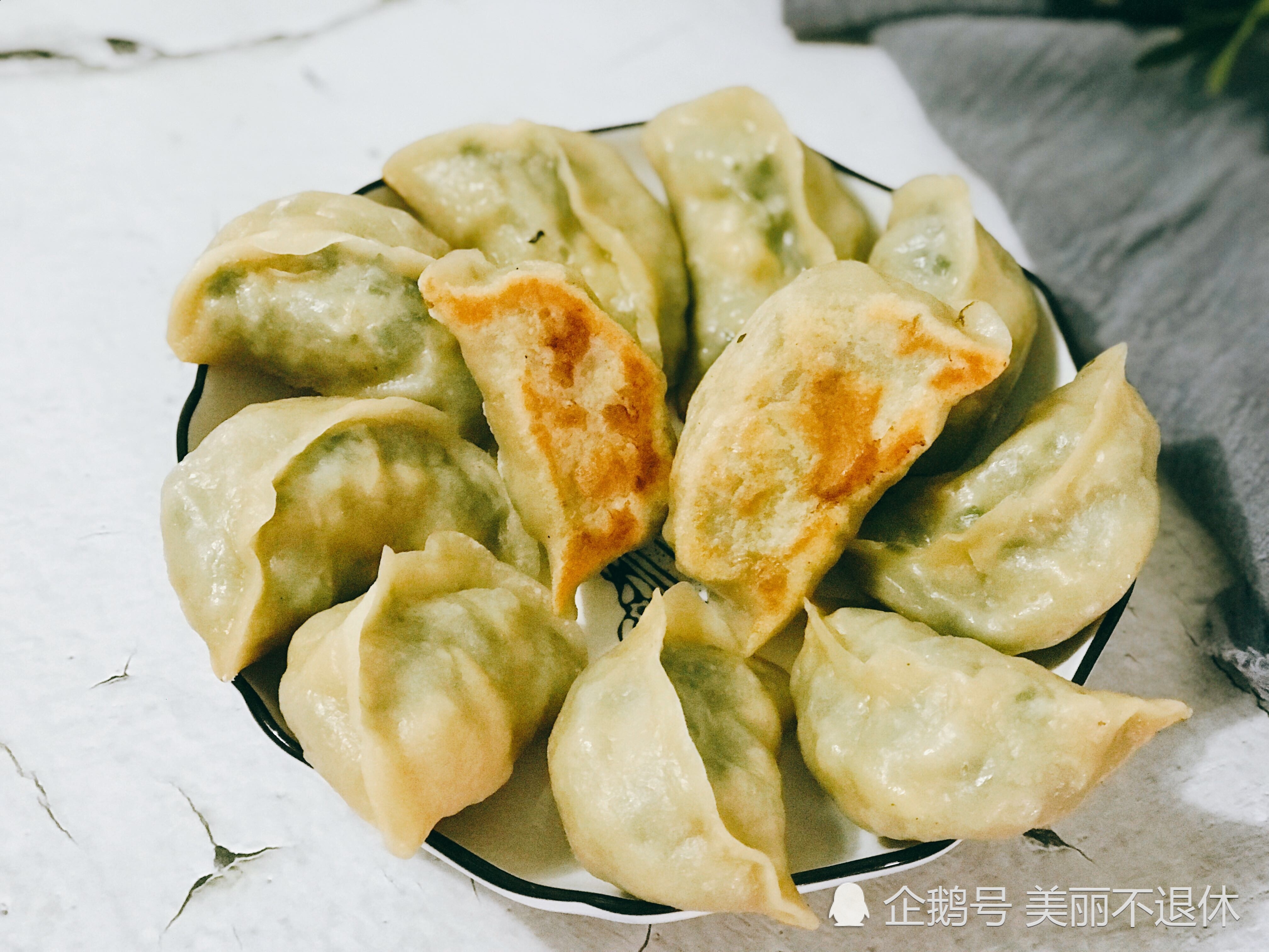 水煎饺子的做法,饺子咋样才好吃,韭菜鸡蛋饺子