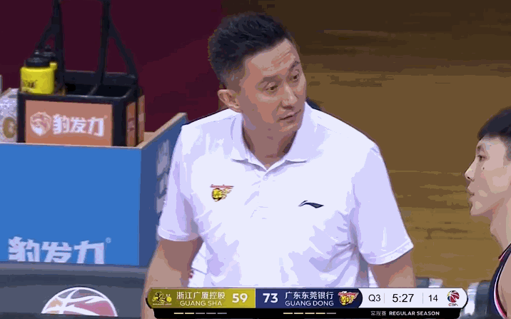 杜锋和李春江的师徒对决,最终还是杜锋笑到了最后.